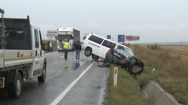 Cinci răniţi şi trafic blocat minute în şir după un accident violent în apropiere de Zidul Morţii