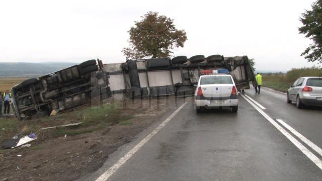 Tir răsturnat pe DN 2, în apropiere de Dănila