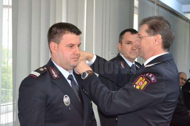 Mai mulţi angajaţi ai Inspectoratului pentru Situaţii de Urgenţă „Bucovina” Suceava au fost avansaţi în grad ieri cu ocazia Zilei Pompierilor