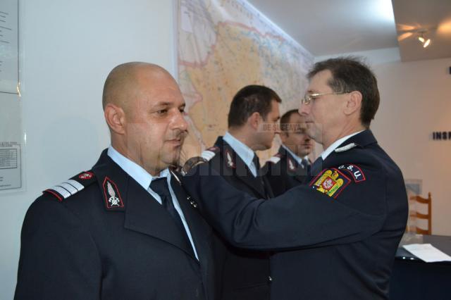Mai mulţi angajaţi ai Inspectoratului pentru Situaţii de Urgenţă „Bucovina” Suceava au fost avansaţi în grad ieri cu ocazia Zilei Pompierilor
