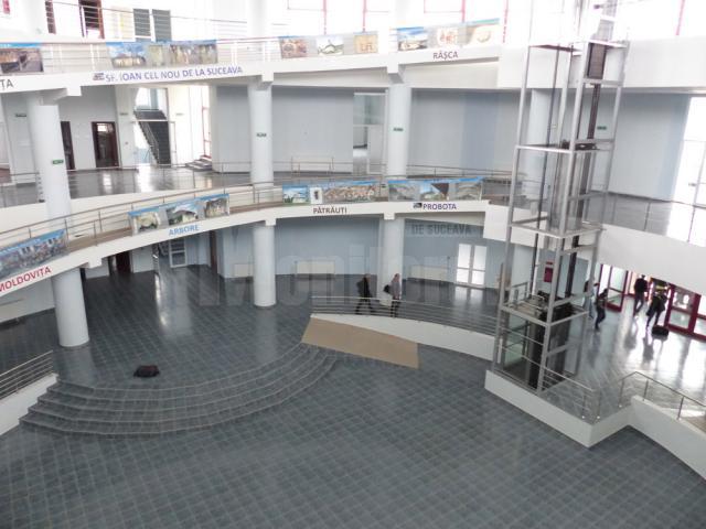 Pavilionul principal al Centrului Economic Bucovina va fi transformat în terminal de plecări pentru zborurile internaţionale