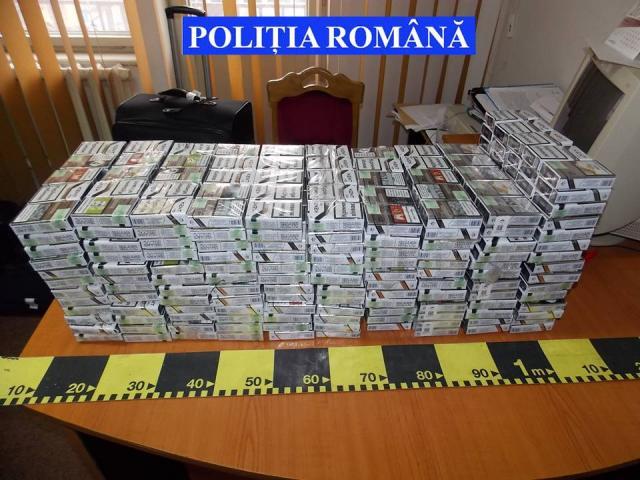 Transport de ţigări de contrabandă spre Londra, cu autocarul, interceptat de poliţişti