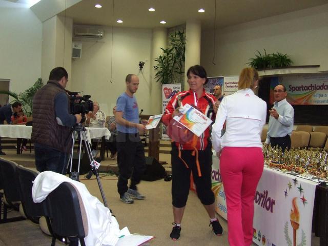 Premii pentru cei mai buni competitori ai întrecerilor sportive din cadrul „Spartachiadei profesorilor”