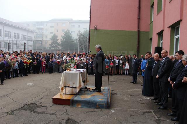 Senatorul Ovidiu Donţu, prezent la deschiderea de an şcolar de la mai multe unităţi de învăţământ sucevene