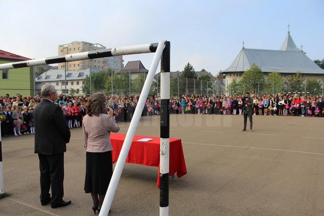 Primarul Ion Lungu a participat la deschiderea de an şcolar în toate cartierele Sucevei