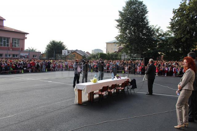 Primarul Ion Lungu a participat la deschiderea de an şcolar în toate cartierele Sucevei