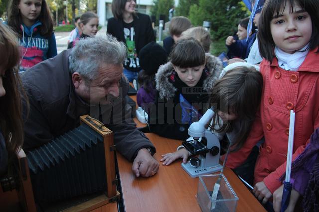 „Noaptea cercetătorilor” a atras, an de an, sute de curioşi