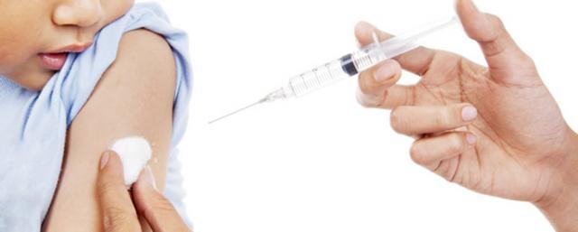 Ieri după-amiază, Direcţia de Sănătate Publică a început vaccinarea copiilor din căminul social. Foto: www.romedic.ro
