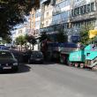 Restricţiile de circulaţie de pe strada Nicolae Bălcescu, impuse odată cu turnarea primului strat de asfalt, vor fi menţinute parţial şi în următoarele două săptămâni