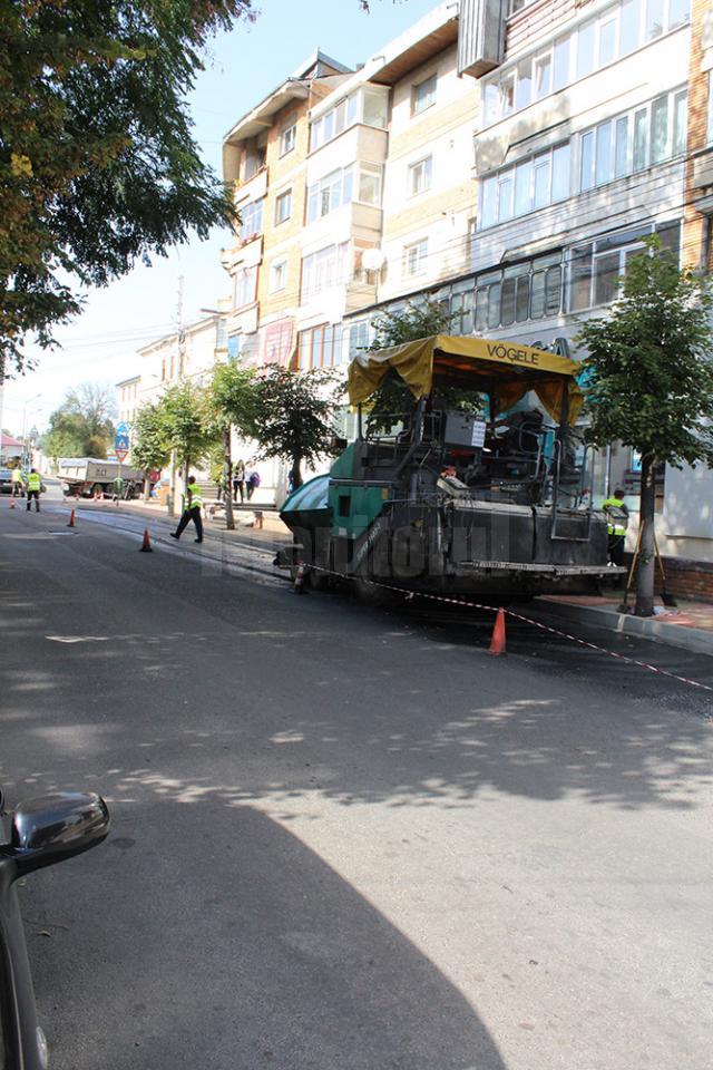 Asfaltări şi refaceri de trotuare în zona centrală a Sucevei