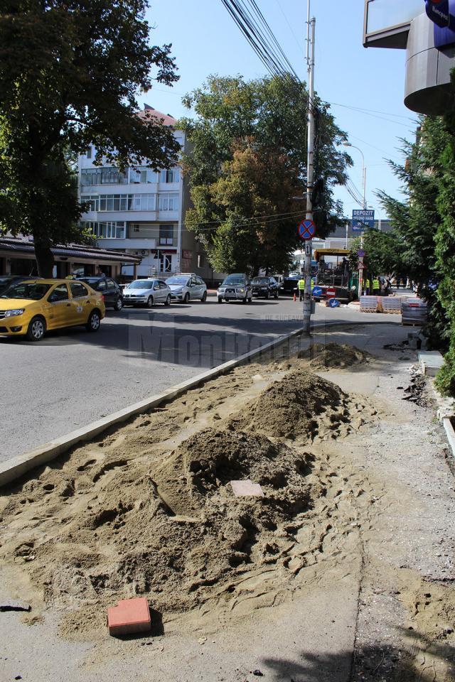 Asfaltări şi refaceri de trotuare în zona centrală a Sucevei