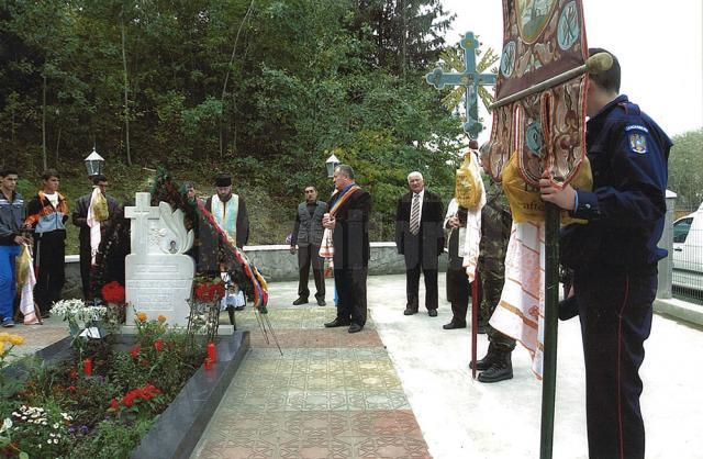 Mormântul militarului din localitatea natală nu a fost dat uitării nici după 8 ani