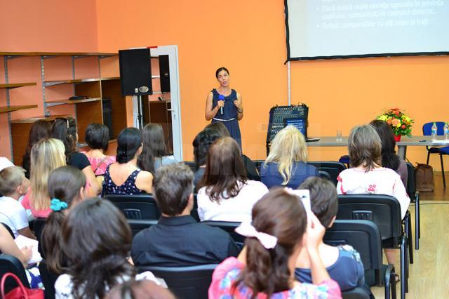 Public numeros la întâlnirea cu „SuperNanny”, ieri, la Iulius Mall Suceava
