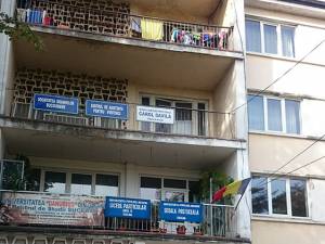 Căminul social al Primăriei Suceava, din apropierea Colegiului Tehnic „Petru Muşat” Igrasia şi rugina sunt omniprezente în băile clădirii