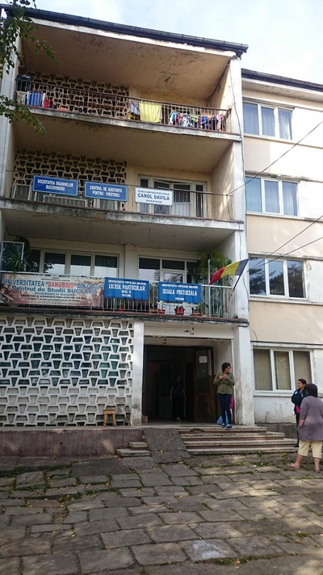 Căminul social al Primăriei Suceava, din apropierea Colegiului Tehnic „Petru Muşat” Igrasia şi rugina sunt omniprezente în băile clădirii