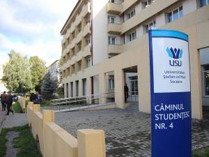 Universitatea „Ştefan cel Mare” din Suceava are în administrare un număr de patru cămine studenţeşti