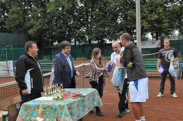 Stelian Chiforescu, reprezentantul sponsorului principal, a oficiat festivitatea de premiere la grupa Elită