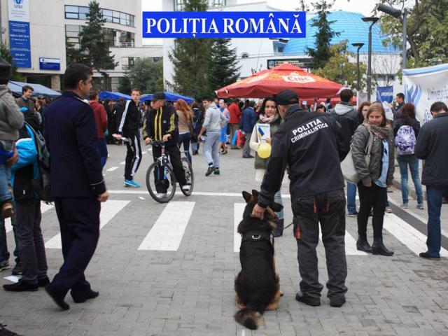 Poliţiştii au organizat pentru peste 300 de copii ateliere de lucru şi concursuri