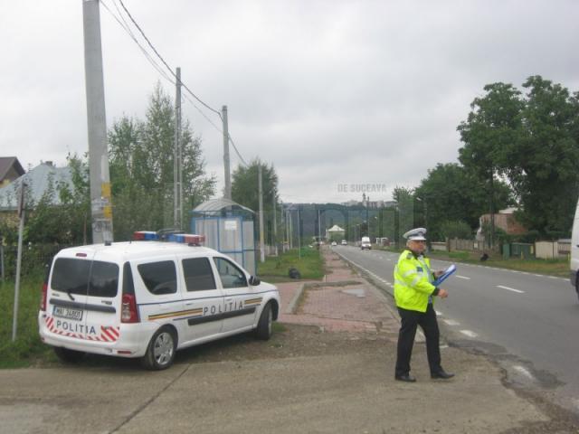 Poliţiştii au efectuat semnal de oprire unui autoturism care a fost înregistrat de aparatul radar cu viteza de 86 km/h în localitate