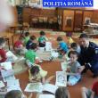 Activităţi preventive şi manuale distribuite copiilor de poliţiştii suceveni