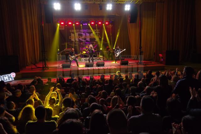 Sală plină, public entuziast, atmosferă fantastică la concertul susţinut de Cristi Minculescu şi Iris la Suceava