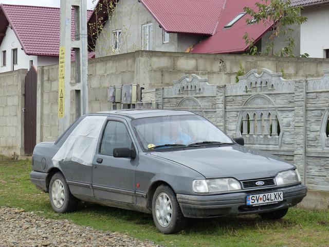 Autoturismul vandalizat şi sustras de hoţi zilele trecute