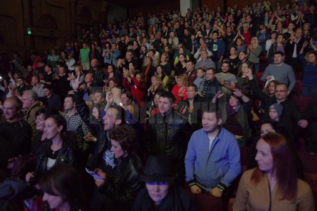 Public numeros la concertul susţinut de Cristi Minculescu şi Iris la Suceava
