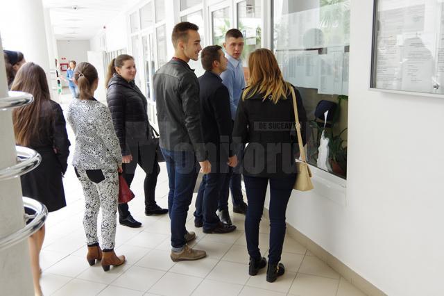 Studenţii s-au întors în băncile facultăţilor