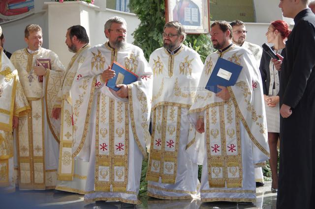 Preoţii Petru, Gavril şi Ştefan Argatu au primit diplome de excelenţă