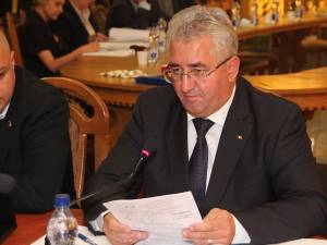 Primarul Sucevei, Ion Lungu, a solicitat constructorului să urgenteze finalizarea  noului teren de sport de la Colegiul Naţional „Ştefan cel Mare”