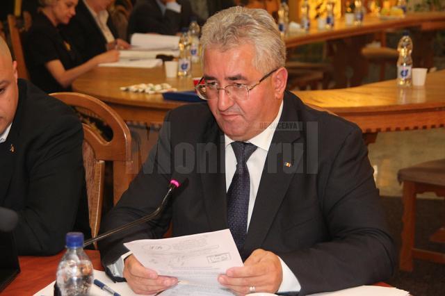 Primarul Sucevei, Ion Lungu, a solicitat constructorului să urgenteze finalizarea  noului teren de sport de la Colegiul Naţional „Ştefan cel Mare”