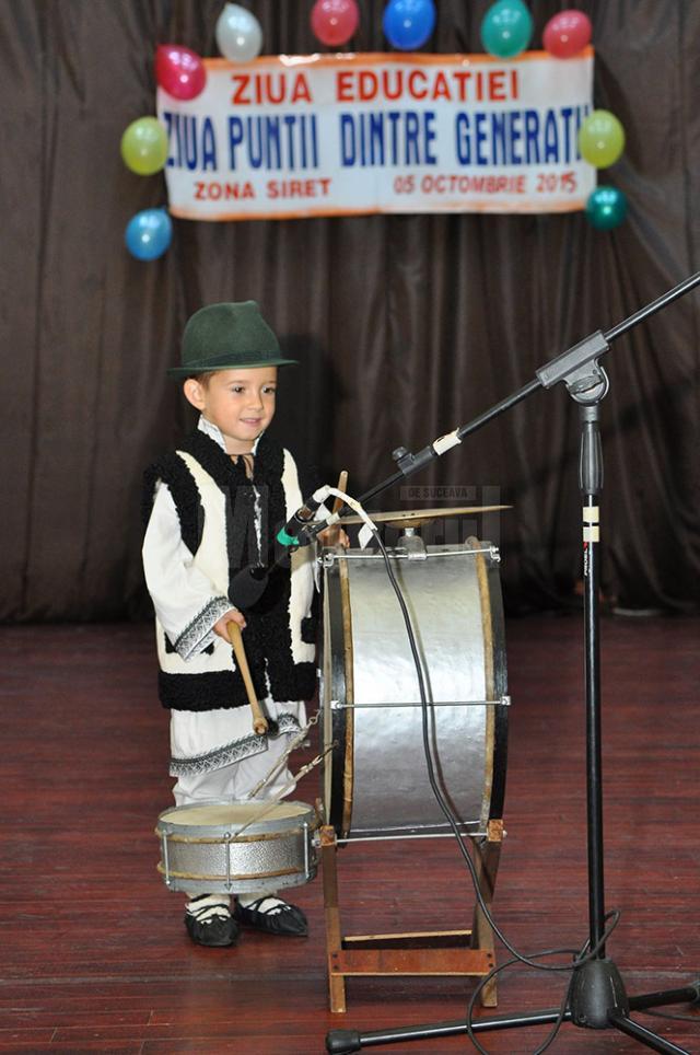 Cadrele didactice din învăţământul preşcolar au fost sărbătorite cu ocazia Zilei Educaţiei în cadrul Casei de Cultură ,,Mihai Teliman” Siret