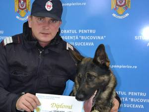Cuplul chinotehnic al ISU Suceava a fost format din plutonierul major Marius Manolachi şi câinele Olly