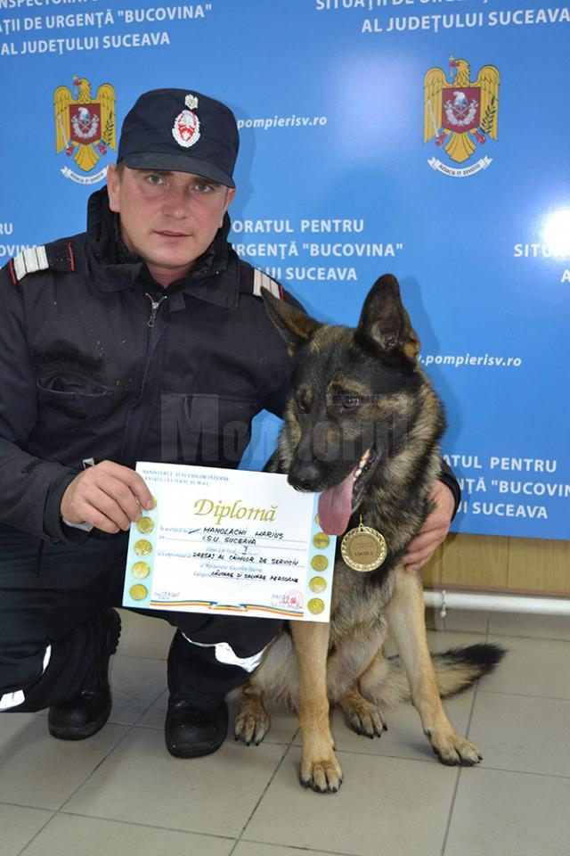 Cuplul chinotehnic al ISU Suceava a fost format din plutonierul major Marius Manolachi şi câinele Olly