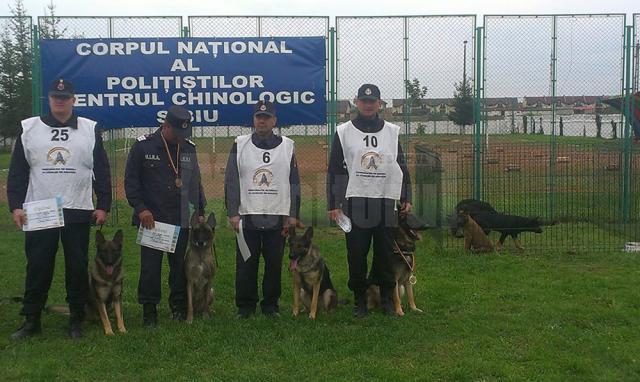 Un câine al ISU Suceava, campion naţional la exerciţii de căutare a victimelor de sub dărâmături