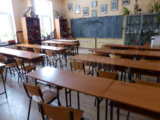 La Moldoviţa, sălile de clasa au fost goale luni şi marţi