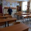 Peste 800 de elevi şi preşcolari din Moldoviţa, la mila vremii şi a E.ON-ului