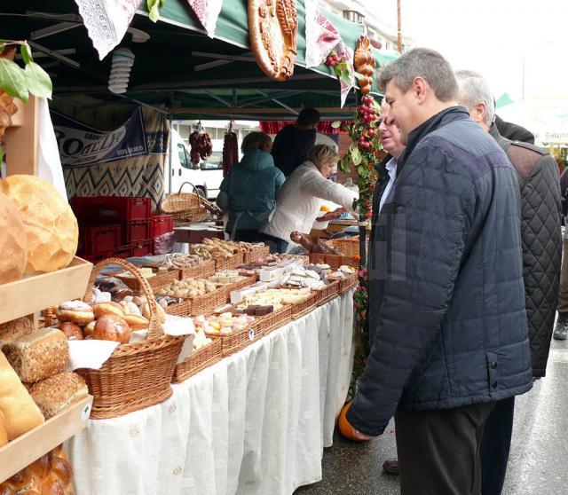 Firme locale au oferit preparate din carne, produse de panificaţie, dulciuri etc.