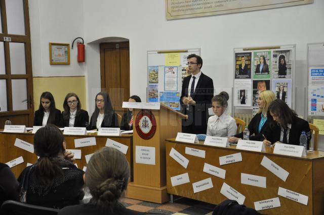 Liceenii de la CN „Eudoxiu Hurmuzachi” şi-au ales reprezentanții în Consiliul Școlar