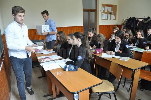 Liceenii de la Colegiul „Eudoxiu Hurmuzachi” şi-au ales reprezentanții în Consiliul Școlar