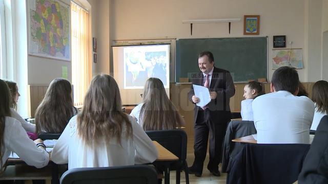 Profesor fălticenean, invitat la ceremonia de acordare a „Crucii Casei Regale din România” Societăţii Române de Geografie