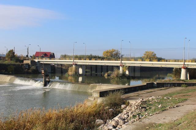 Tot în zona Iţcani a fost finalizată anul acesta o altă lucrare importantă, de reabilitare a podului de peste apa Sucevei