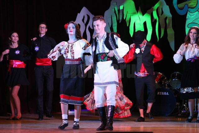 Balul Bobocilor organizat de Colegiul Naţional „Eudoxiu Hurmuzachi” din Rădăuţi, un spectacol al diversităţii culturale