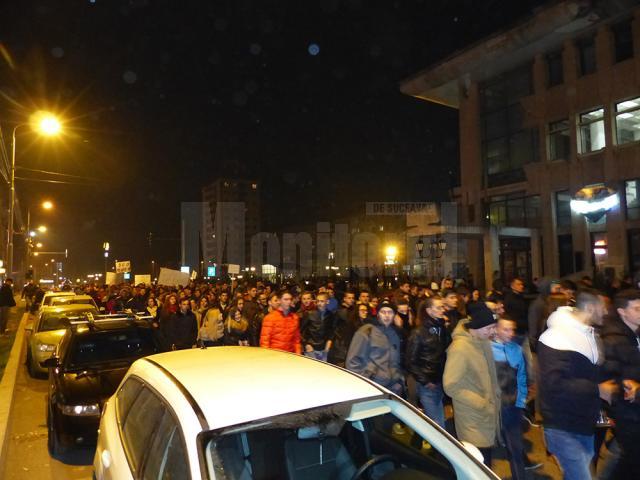 Aproape 1.500 de suceveni au mărşăluit aseară pe străzile oraşului