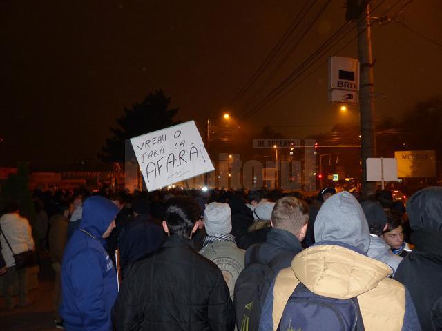 Şi aseară, aproximativ 1.000 de suceveni au protestat pe străzile oraşului