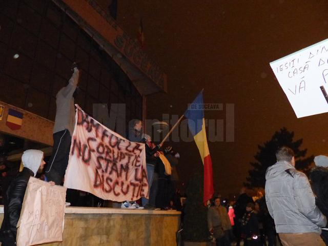 Şi aseară, aproximativ 1.000 de suceveni au protestat pe străzile oraşului