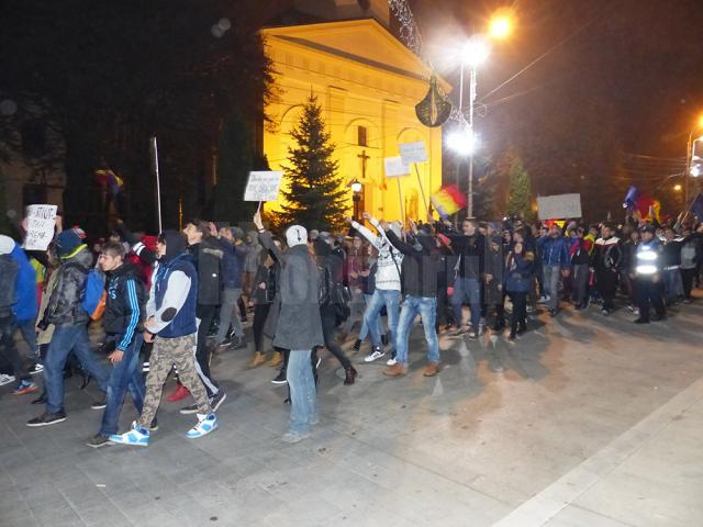 Şi aseară, aproximativ 1.000 de suceveni au protestat pe străzile oraşului