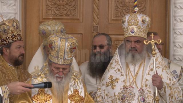 Preafericitul Daniel, Patriarhul României, a sfinţit sâmbătă Mănăstirea Intrarea Maicii Domnului în Biserică, în prezenţa a peste 1.500 de credincioşi