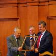 Maestrul Mircea Drăgan a primit de la Cătălin Nechifor diploma de Cetăţean de onoare al judeţului Suceava