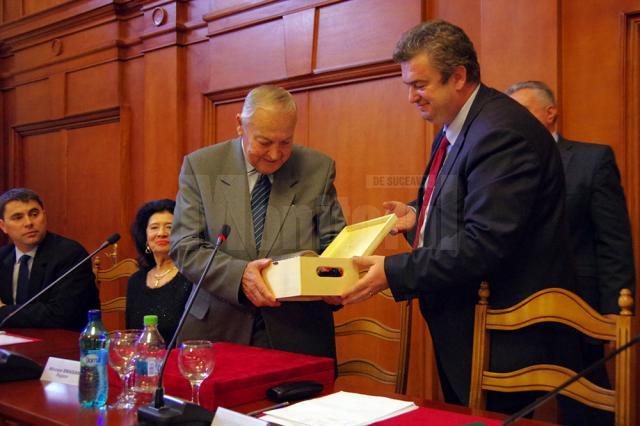 Mircea Drăgan a primit "Lada de zestre" a judeţului Suceava